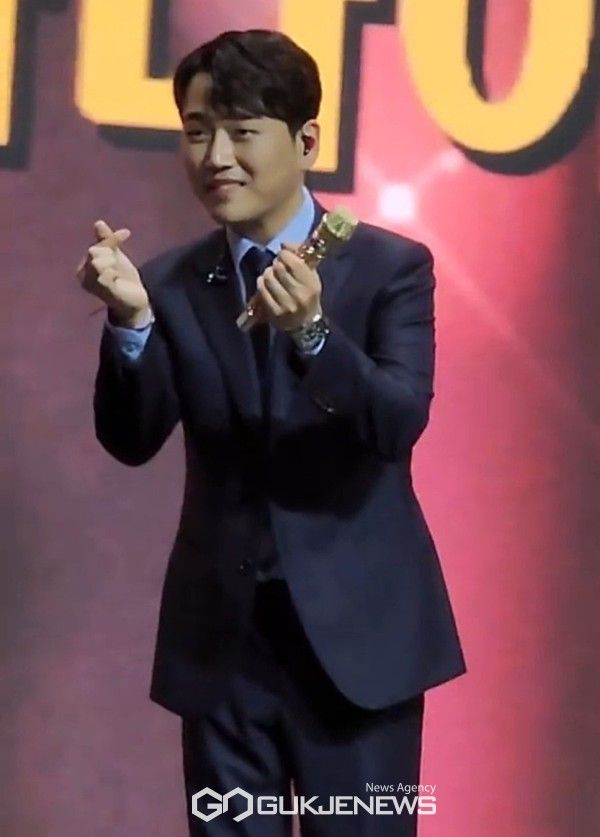 가수 황영웅 정모 현장(사진=황영웅 팬카페 파라다이스)