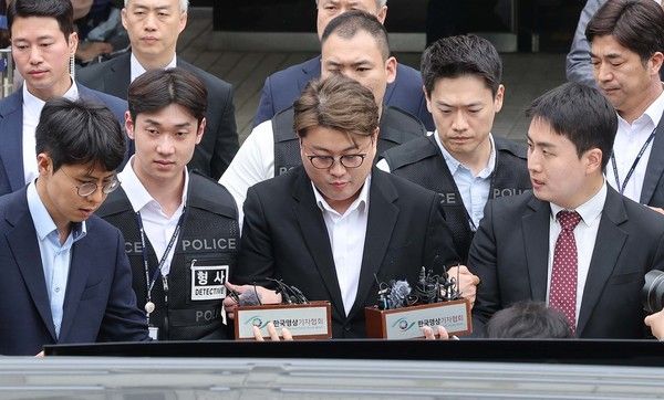 법원을 나서는 김호중/국제뉴스DB