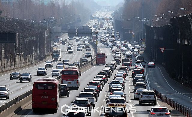 경부고속도로 교통상황 교통량 / 국제뉴스 DB