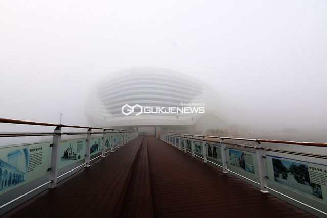 수도권과 강원내륙, 충남권을 중심으로 가시거리 200m 미만의 짙은 안개 (사진=안희영 기자)