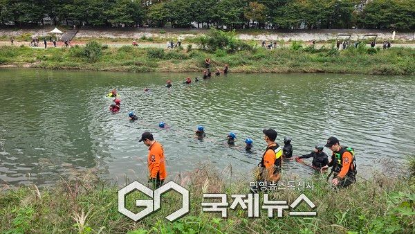 의정부 중랑천 불어난 물에 실종된 중학생 2일째 수색 중...의정부에서&nbsp;서울까지&nbsp;중랑천&nbsp;일대를&nbsp;수색.(사진제공.경기북부소방재난본부)