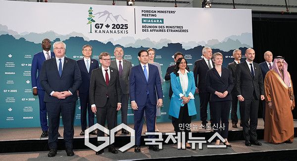 조현 외교장관은 지난 11~12일 캐나다에서 열린 '제2차 주요 7개국 협의체(G7) 외교장관회의'에 참석해 기념촬영을 하고 있다.