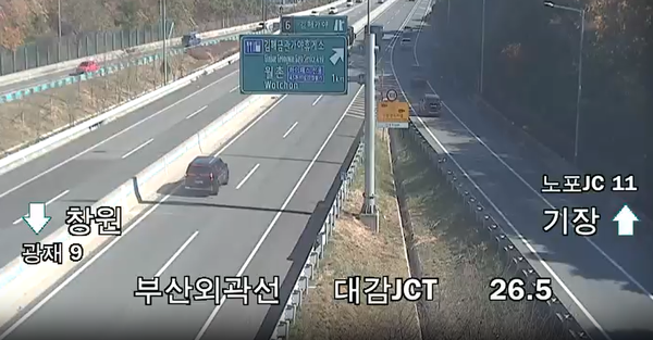 부산외곽고속도로 한림IC부근 버스 화재 / 국토부 CCTV 캡쳐&nbsp;