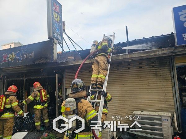 ▲&nbsp;용인시 수지구 풍덕천동 카페·식당 화재…20분 만에 진화 [사진=손병욱기자]