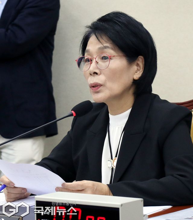 ▲최민희 국회 과학기술정보방송통신위원회 위원장이 30일 서울 여의도 국회에서 열린 국정감사에서 감사를 진행하고 있다./사진=국제뉴스DB