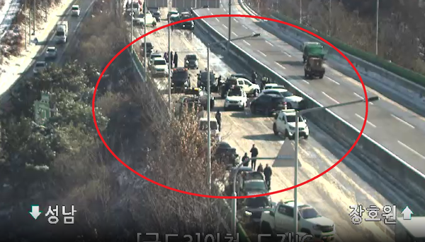 이천 도지IC(장호원~성남방향)&nbsp; 차량 5중 추돌 /국토부 제공&nbsp;