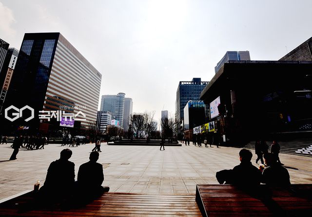 봄 도심 기온 13.5도, 초미세먼지 나쁨 보여 (사진=안희영 기자)