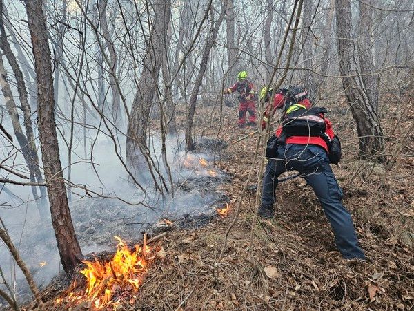 산불 진화. 사진/산람청