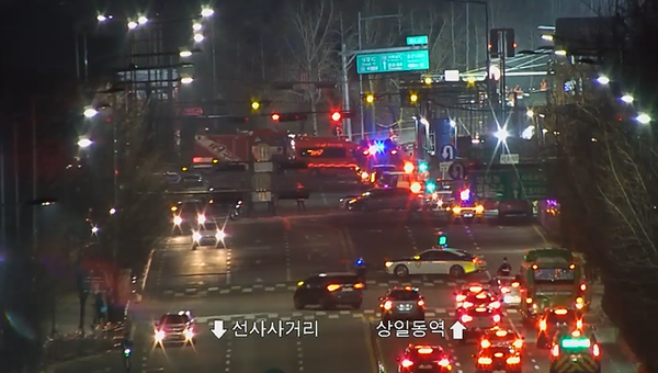 서울 강동구 명일동 싱크홀 실시간 현장모습 (사진=서울교통정보CCTV)