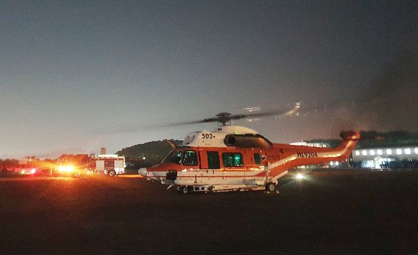 대구 산불이 야간산불 진화 체제로 전환됨에 따라 산림청 수리온헬기 야간진화 투입됐다. (사진=산림청 제공)