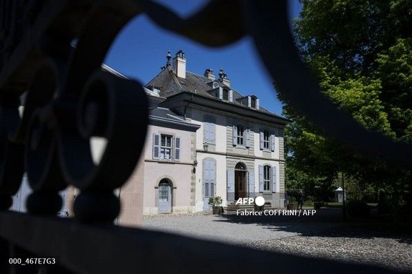 2025년 5월 10일 촬영된 사진으로 미국과 중국의 무역 협상이 진행되고 있는 스위스 제네바에 있는 유엔 제네바 사무소 주재 스위스 대사관저. 사진제공/AFP통신