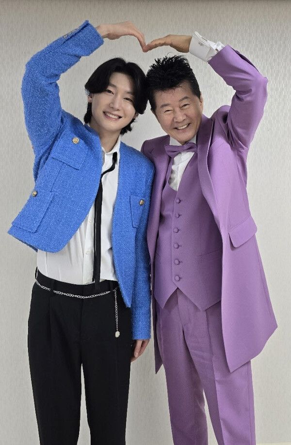 '미스터트롯3' 탑7 김용빈과 태진아 / 진아엔터테인먼트 제공