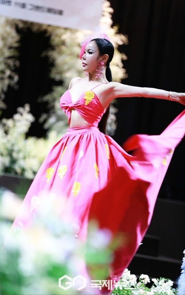 자립청소년 & 장애인 지원, "동행 패션쇼" 런웨이하는 안연정 [사진=이한우 사진기자]