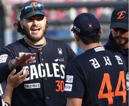 팀의 34경기 만에, 본인의 19경기 출전 만에 10세이브를 기록한 #김서현 ‘데뷔 첫 두 자릿수 세이브’ (사진=한화이글스SNS)