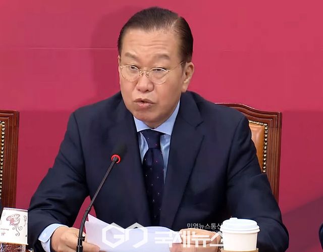 ▲권영세 국민의힘 비상대책위원장은 1일 오전 국회에서 비상대책위원회의를 주재하며&nbsp;SK텔레콤 유심 해킹 사고 대응은 최악 중에 최악이라고 말하고 있다./사진=국제뉴스DB