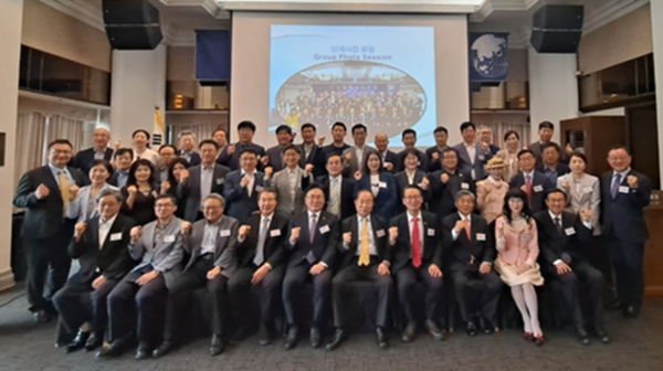 (사진제공=미래경제문화포럼) 유상임 과학기술정보통신부 장관이 강의에 참석한 미래경제문화포럼 회원들.