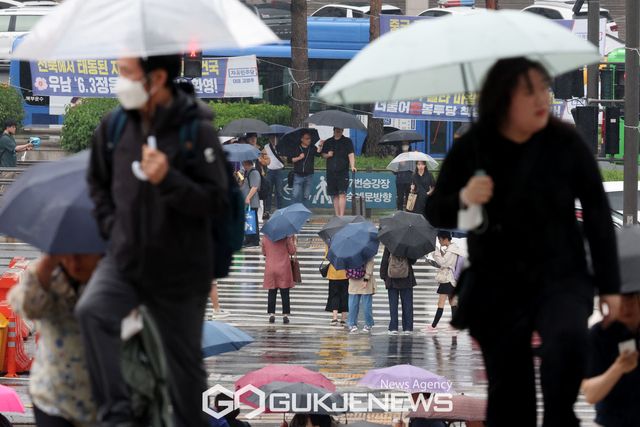 (서울=국제뉴스) 2025 장마기간, 1호 태풍경로 /사진=이용우기자&nbsp;