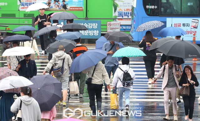(서울=국제뉴스)&nbsp; 전국 곳곳에 비가 내리고 있다.&nbsp;
