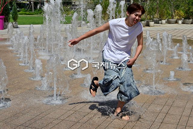 도심 폭염 경보 발령, 서울광장 표정 (사진=안희영 기자)