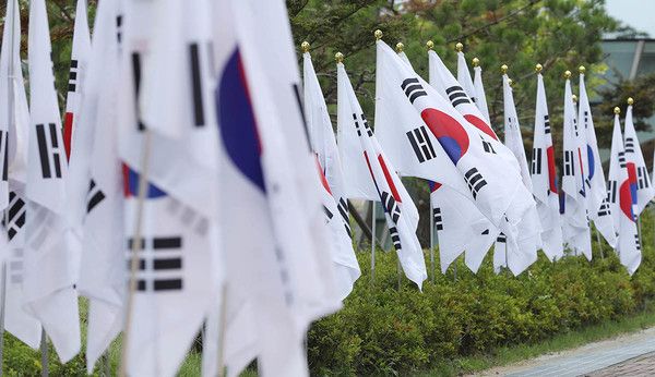 태극기 휘날리며 (국제뉴스DB)