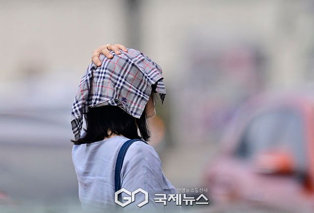 폭염에 갖힌 도심, 분수대에서 더위 잊어요! (사진=안희영 기자)