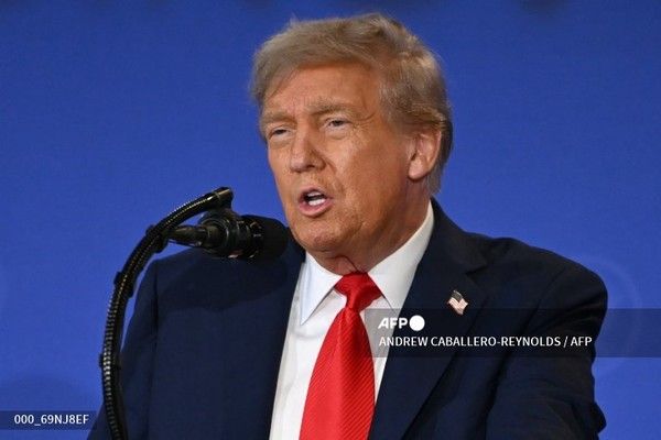 도널드 트럼프 미국 대통령이 2025년 8월 15일 알래스카 앵커리지 엘멘도프-리처드슨 합동기지에서 우크라이나 문제에 대한 미-러 정상회담에 참석한 후 블라디미르 푸틴 러시아 대통령과 공동 기자회견을 하고 있다. 사진제공/AFP통신