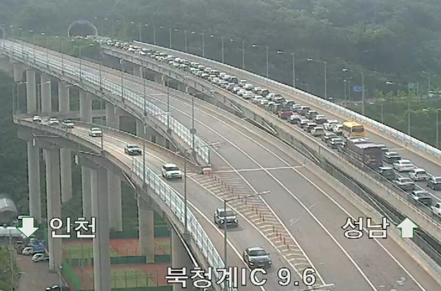 성남시 제2경인고속도로 청계산 3터널 차량 화재 (사진=국토교통부 제공)