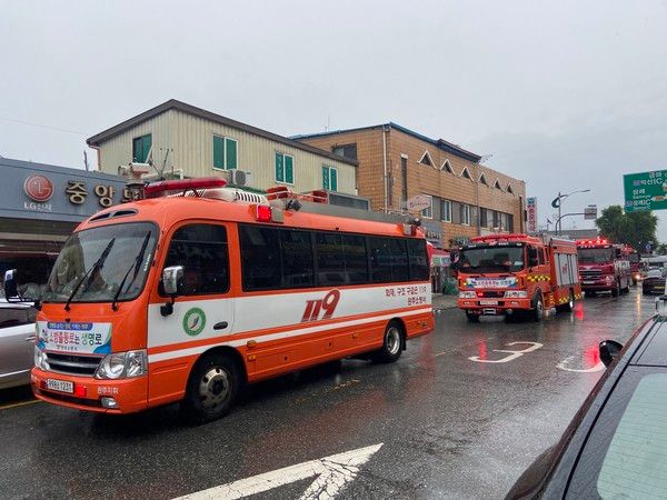 소방차 길터주기(사진=완주소방서 제공)