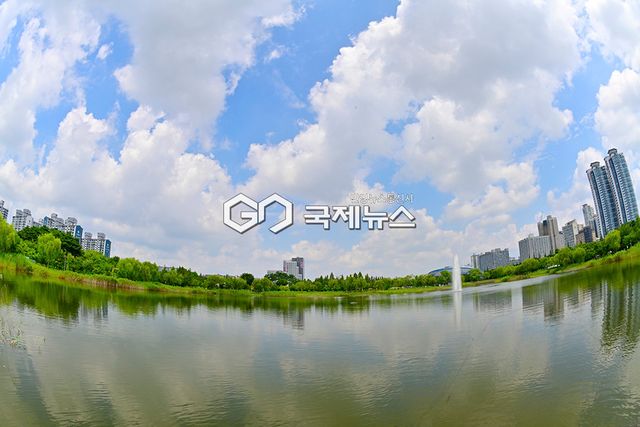 처서 앞두고 구름층 형성하며 수도권 일대 기온 32도 보여 (사진=안희영 기자)