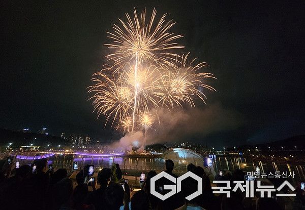 대전 갑천호수공원 개장식 불꽃놀이, 불꽃쇼 (사진=국제뉴스)