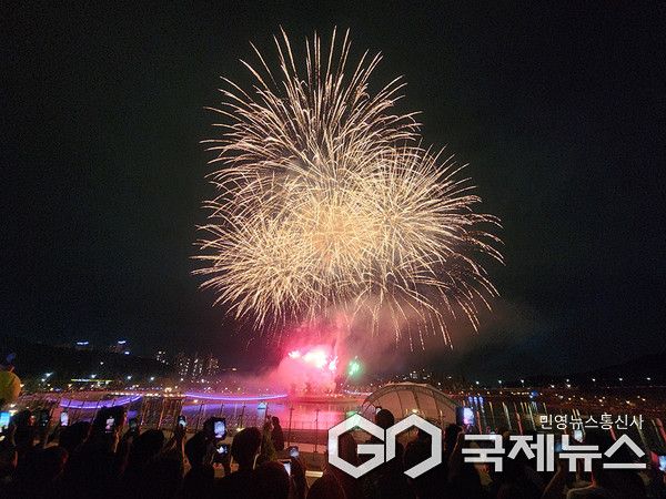 대전 갑천호수공원 개장식 불꽃놀이, 불꽃쇼 (사진=국제뉴스)