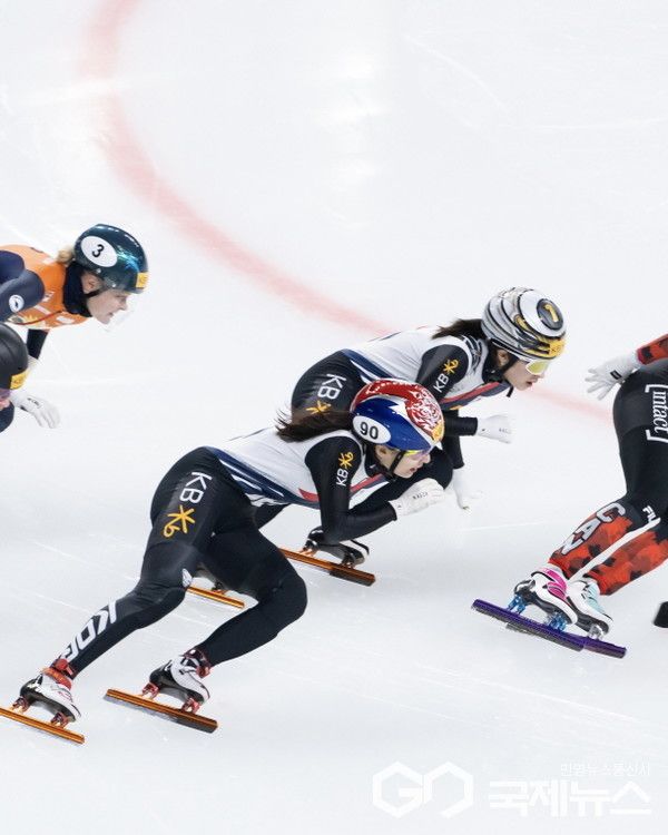 ▲ISU 제4차 쇼트트랙 대회 사진 (성남시청 빙상팀 김길리, 최민정 선수 경기 모습)(사진=성남시)