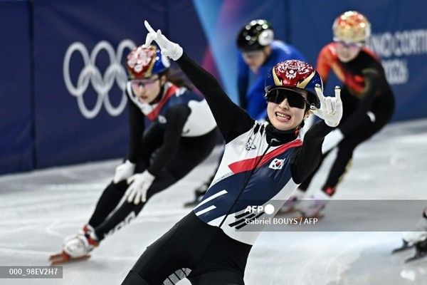 20일(현지시간) 이탈리아 밀라노 아이스 스케이팅 아레나에서 열린 2026 밀라노·코르티나 동계 올림픽 쇼트트랙 스케이팅 여자 1500m 결승에서 금메달을 획득한 한국의 김길리가 결승선을 통과한 후 기뻐하고 있다. 사진제공/AFP통신