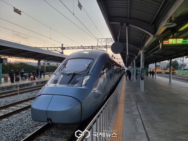 (제공=영천시) 영천역에 정차한 KTX-이음 열차 모습