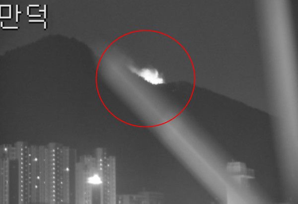 부산 산불 CCTV 만덕대로에서 바라본 현장모습(사진출처=경찰청 (UTIC) 제공)