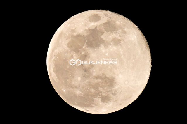 2025 새해 첫 보름달 '울프문' (사진=안희영 기자)