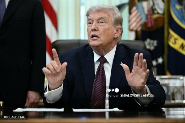 도널드 트럼프 미국 대통령이 2026년 3월 31일 워싱턴 D.C. 백악관 집무실에서 행정명령에 서명한 후 연설하고 있다. 국제뉴스/AFP통신