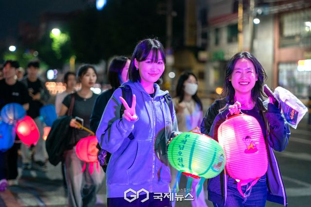 (사진=김진태 기자) 2026 형산강 연등문화축제, 제등 행렬
