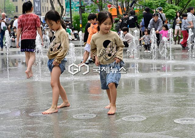 노동절과 어린이날 징검다리 연휴/광화문광장 표정 (사진=안희영 기자)
