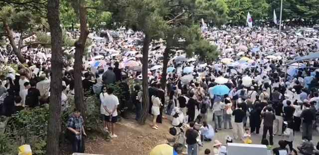 서울 송파구 잠실 올림픽공원 개표소에 몰린 인파 (사진=유튜브 영상 캡쳐)