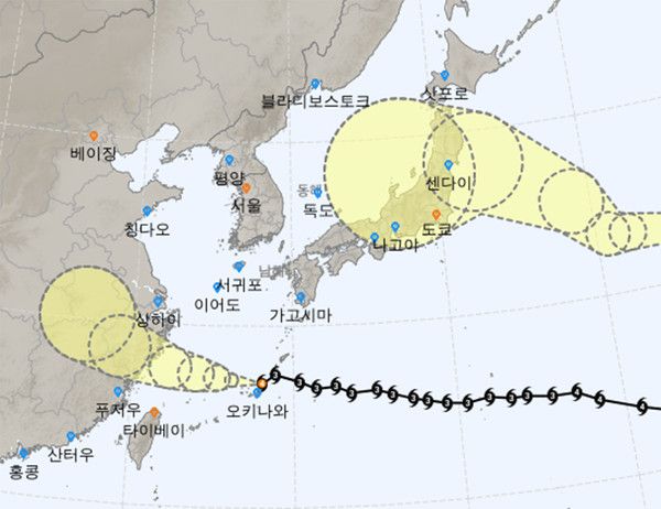13호 태풍 돌핀, 15호 태풍 찬홈 현재위치, 예상경로 (사진=기상청 제공)