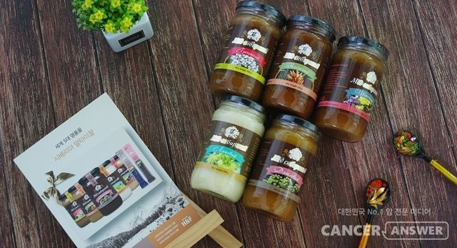 항산화 항균효과가 있는 꿀은 아픈 목을 가라앉히는 데도 도움이 되는 등 많은 건강효과를 갖고 있다. 사진은 시베리아 알타이 꿀. / 캔서앤서DB