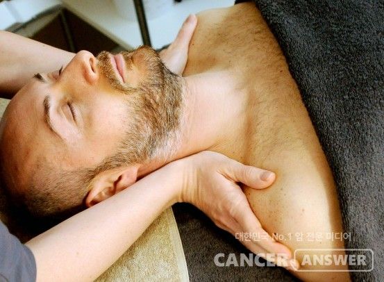 구(口)인두암 남성 환자가 최근 10년간 2배로 불어나는 등 인유두종바이러스(HPV) 관련 암의 남성 환자들이 증가세를 보이는 것으로 나타났다.