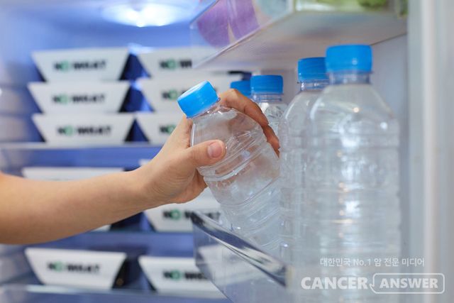 생수병으로 많이 쓰는 일회용 플라스틱을 재사용하면 독성 화학물질에 노출돼 식도암, 췌장암의 위험이 커진다는 경고가 나왔다./게티이미지뱅크