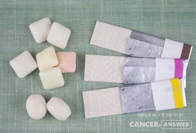 설탕 대체 감미료로 설탕 대신 껌에 넣는 자일리톨이 심장마비나 뇌졸중 위험성을 높일 수 있다는 연구 결과가 나왔다./게티이미지뱅크