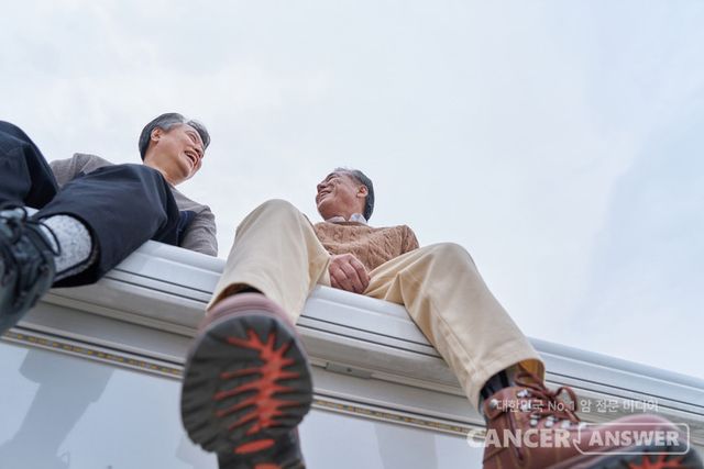 미국 스탠퍼드대 의대 연구진이 연령대에 따라 생체 분자 수천 개의 변화를 추적한 연구 결과를 14일 국제 학술지 ‘네이처 노화(Nature Aging)’에 발표했는데, 인간은 60세와 44세에 급격한 신체 변화를 겪는다는 게 핵심 내용이다./게티이미지뱅크