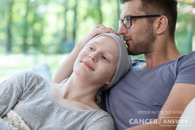 유방암 환자 중 "치료 후 살이 너무 많이 쪘어요"라고 호소하는 환자가 많다. 실제로 유방암 환자의 약 60%가 치료 후 체중 증가를 경험하는 것으로 알려져 있다. 유방암 환자의 체중 증가는 단순한 외모 문제가 아니라 유방암 재발률, 생존 기간에 악영향을 미칠 수 있기 때문에 적극적인 관리가 필요하다.&nbsp;더불어 갑상선 기능의 변화 역시 대사 이상과 체중 변화에 중요한 원인으로 작용할 수 있다./게티이미지뱅크