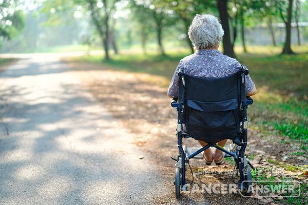 당뇨병 치료제 DPP-4 억제제가 파킨슨병 진행을 막는다는 국내 연구 결과가 나왔다.&nbsp;4일 정승호 용인세브란스병원 신경과, 김연주 연세대 의과대학 의생명과학부, 이필휴 세브란스병원 신경과 교수 연구팀은 DPP-4 억제제가 장내 파킨슨병 유발 단백질 축적을 차단해 발병과 진행을 억제한다고 밝혔다. 연구 결과는 국제학술지 거트(Gut, IF 26.2)에 게재됐다./게티이미지뱅크