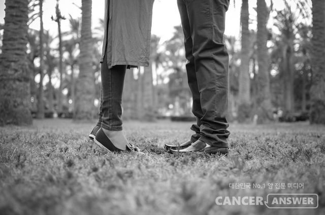 암 환자라고 해서 금욕 생활을 강요받을 이유는 없다. 안전한 시기와 방법만 지킨다면, 부부간의 사랑은 고통스러운 치료 과정을 버티게 해주는 가장 강력한 진통제가 될 수 있다./게티이미지뱅크