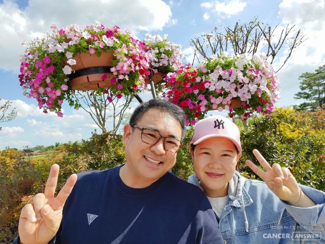 직장암 경험자 현승학 씨는 "암 수술 전까지만 해도 웃음이 어색했던 제가 이제는 큰 소리로 웃을 수 있는 마음의 여유와 느긋하고 느린 나만의 시간을 갖게 되었습니다. 모모의 시계바늘처럼, 느림이 가져다 준 기쁨을 느낄 수 있음에 감사함을 느낀다"고 말했다.